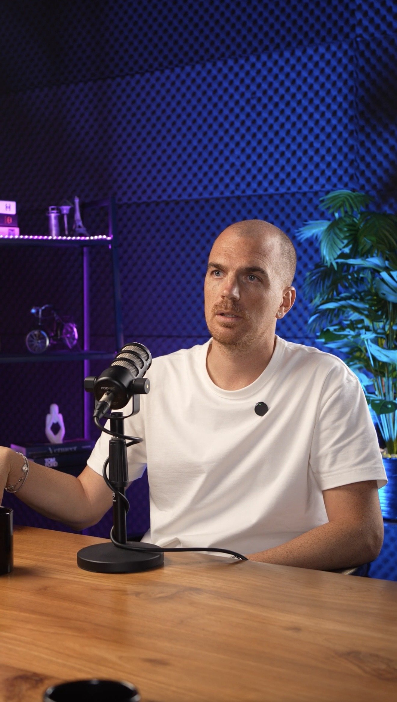 Alessandro Picchianti speaking into a microphone during a podcast recording